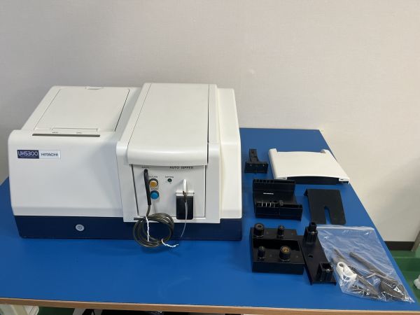 Hitachi UH5300 Double Beam Spectrophotometer