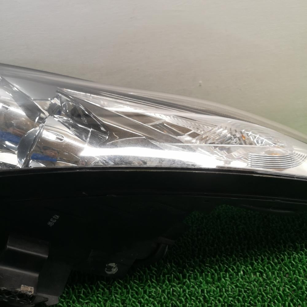 Nissan GT-R 26060-KB50A Headlight Left Passenger Side [t1109304983]
