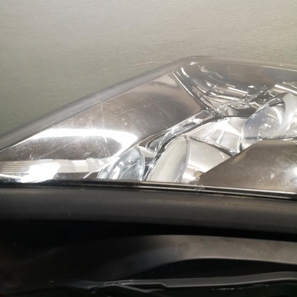 Nissan GT-R 26010-KB50A Headlight Right Driver Side [h1109319625]