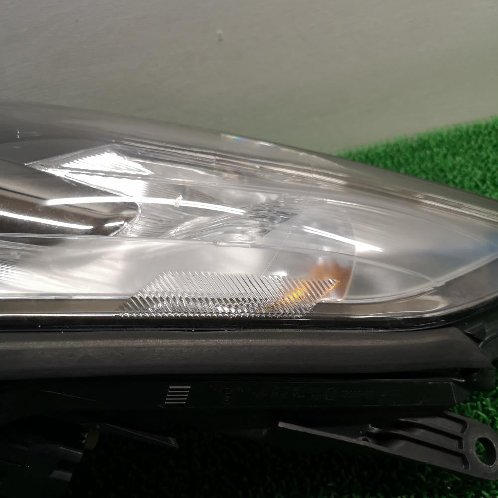 Nissan GT-R 26010-KB50A Headlight Right Driver Side [h1109319625]