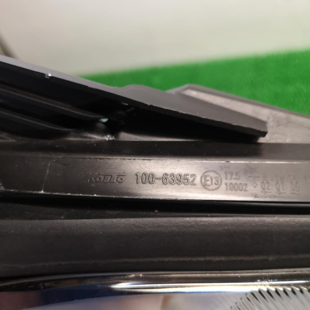 Nissan GT-R 26010-KB50A Headlight Right Driver Side [h1109319625]