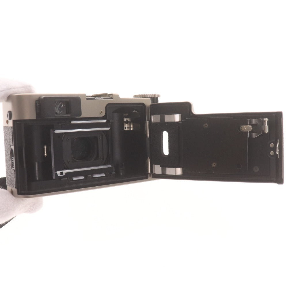 Leica CM Compact Film Camera 1:2.4/40mm No.2951041 with Accessories [1206338973]