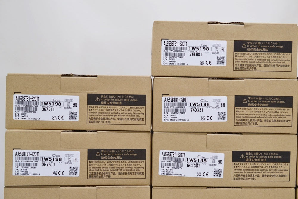 Mitsubishi Electric AJ65SBTB1-32DT1 Sequencer Set of 13 Pieces [x1191687208]