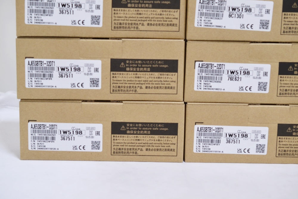 Mitsubishi Electric AJ65SBTB1-32DT1 Sequencer Set of 13 Pieces [x1191687208]