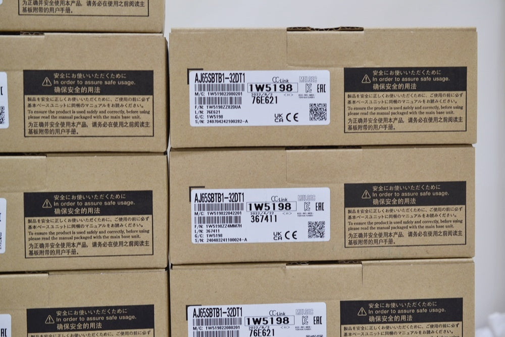 Mitsubishi Electric AJ65SBTB1-32DT1 Sequencer Set of 13 Pieces [x1191687208]