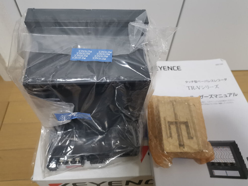 KEYENCE TR-V500 Portable Touch Data Recorder [k1172737187]