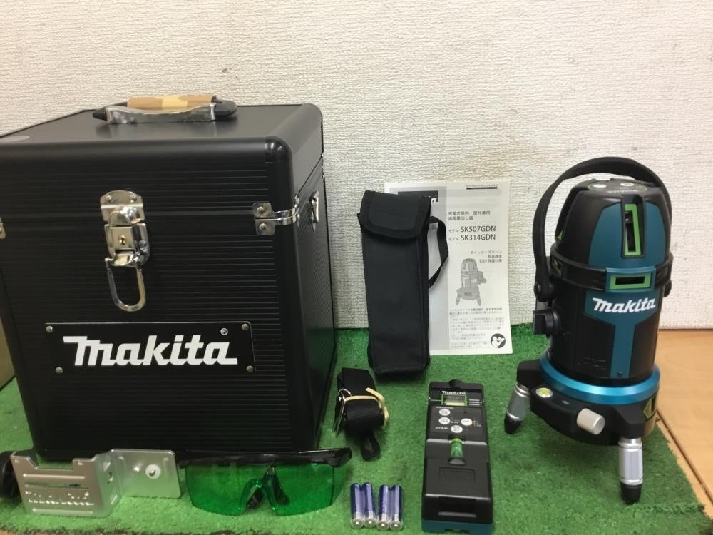 Makita SK507GDZN Rechargeable Leveler with Charger and Tripod [s1199661953]