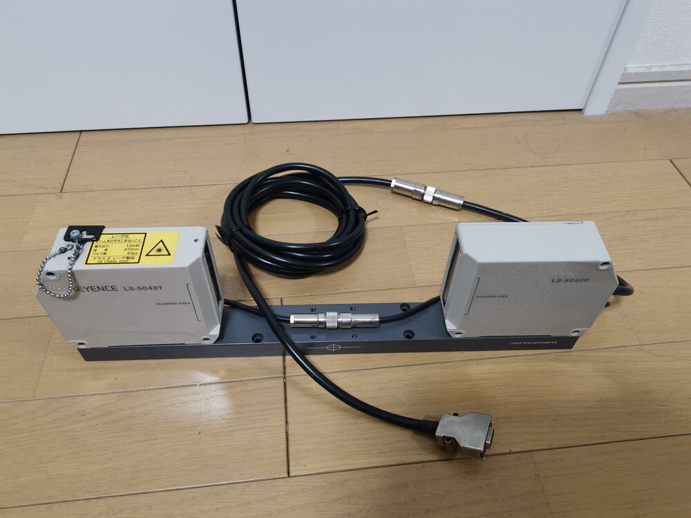 Keyence LS-5040(T+R) Laser Measurement Sensor Head with Amplifier Connection Cable [k1208582343]