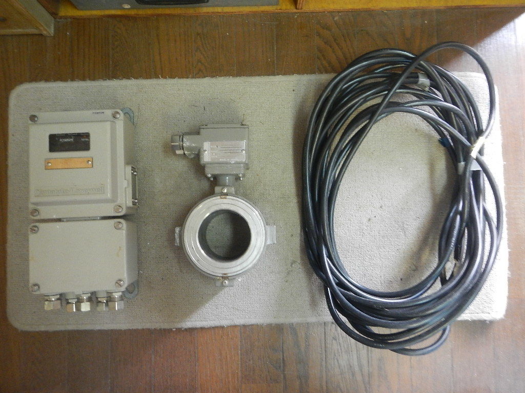 Yamatake Honeywell Electromagnetic Flow Meter Converter Wafer Type Detector 80A Range 0-15/h with 15m Cable [w1200609904]