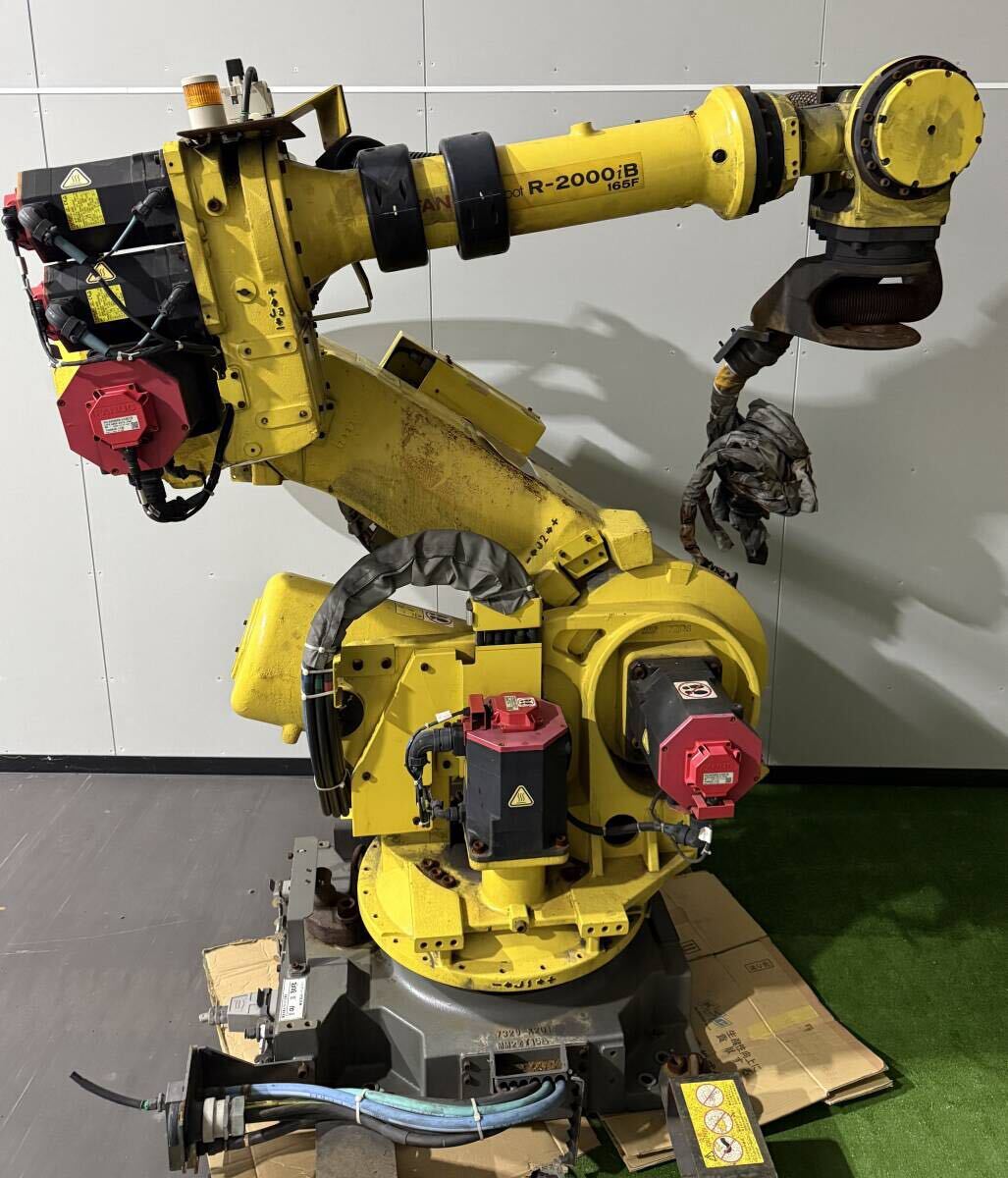 FANUC R-2000iB/165F Industrial Robot [s1236904581]