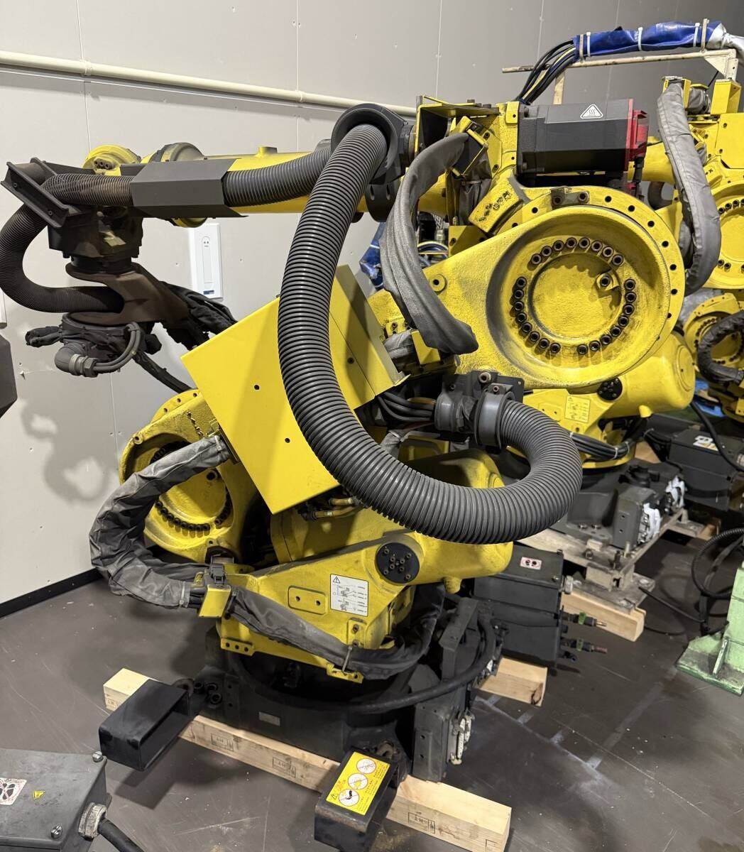 FANUC R-2000IB/165F Industrial Robot [u1247507133]