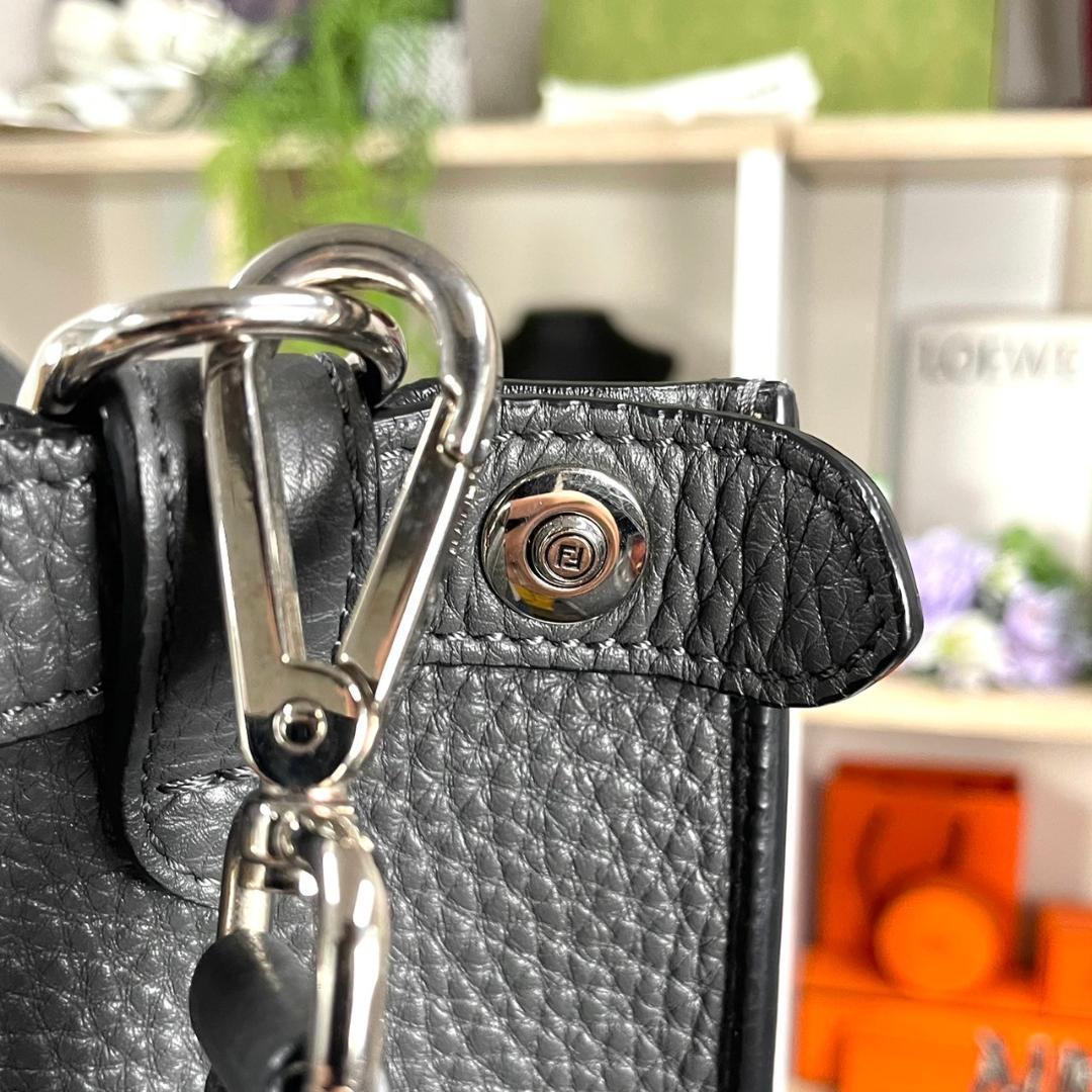 Fendi Peekaboo X-Lite Fit Tote Bag Leather Black [b1147709658]
