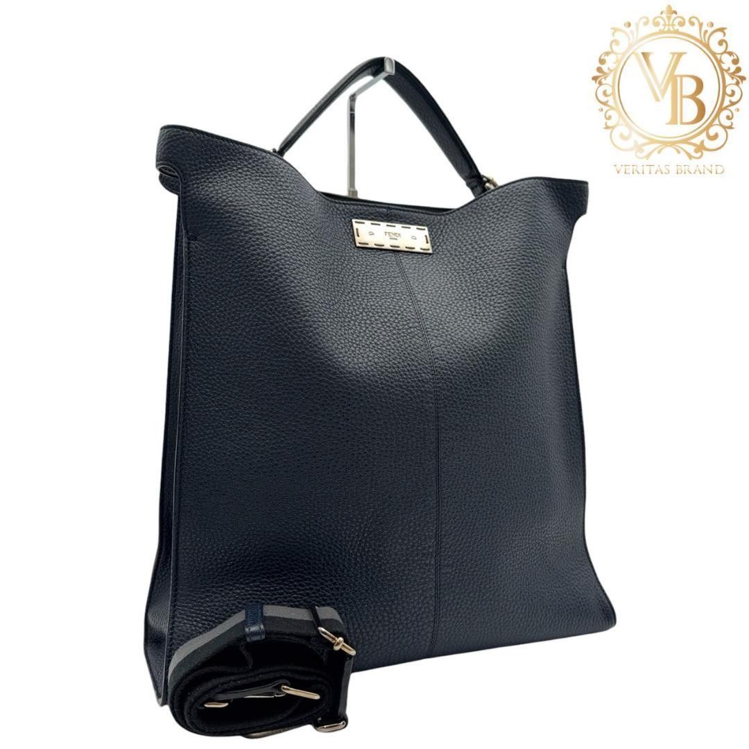 Fendi Peekaboo X-Light Fit Tote Bag [z656506006]