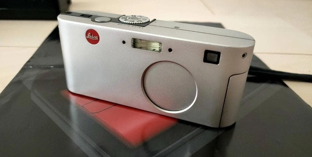 Leica D-LUX Silver Digital Camera [u1216328763]