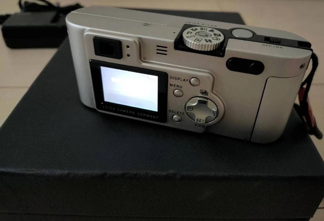 Leica D-LUX Silver Digital Camera [u1216328763]