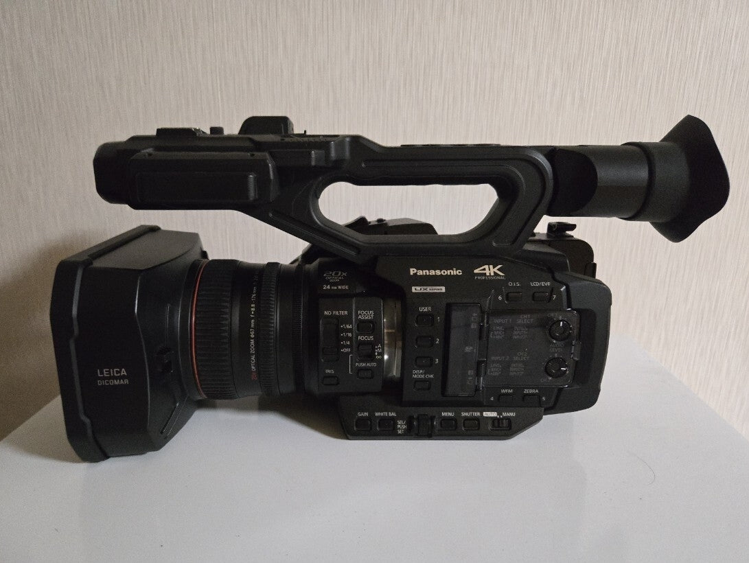 Panasonic AG-UX180 Professional Camcorder [1240624636]