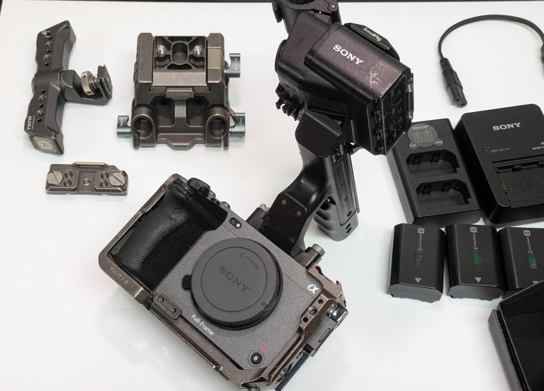 SONY ILME-FX3 Camera Body with XLR Handle and Tilta Rig 4 pcs Battery [b1242489402]
