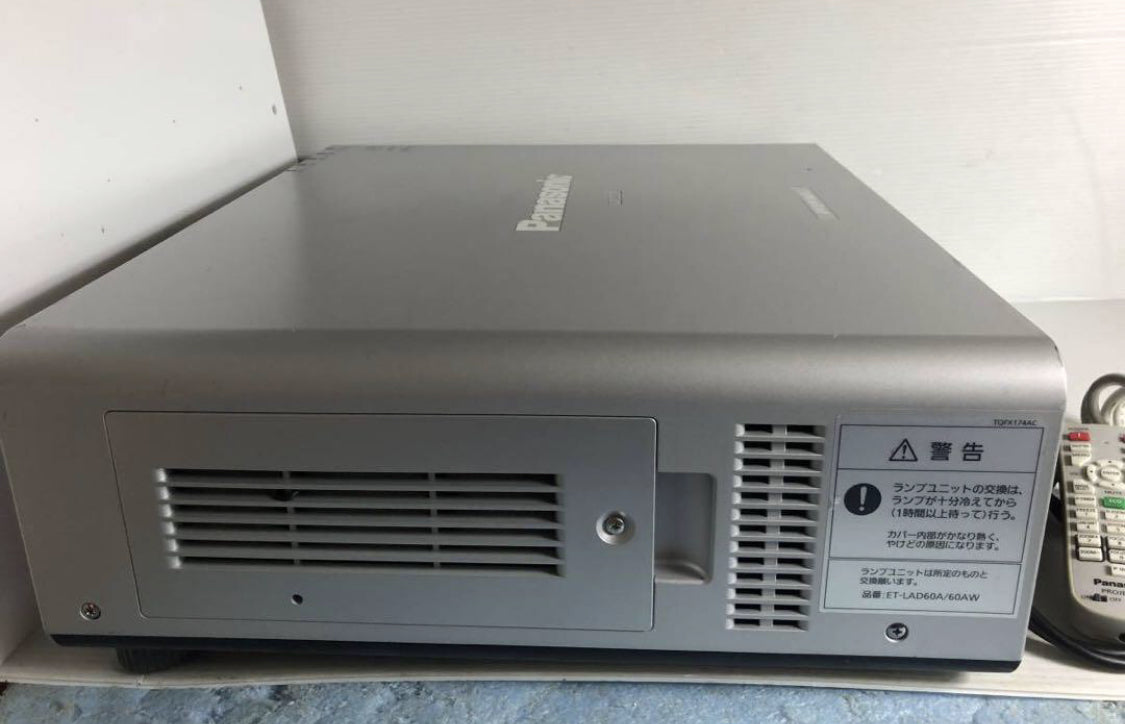 Panasonic PT-DX610S Projector 6500 Lumens HDMI 50-600 inch 586h Lamp Usage [x1131705933]