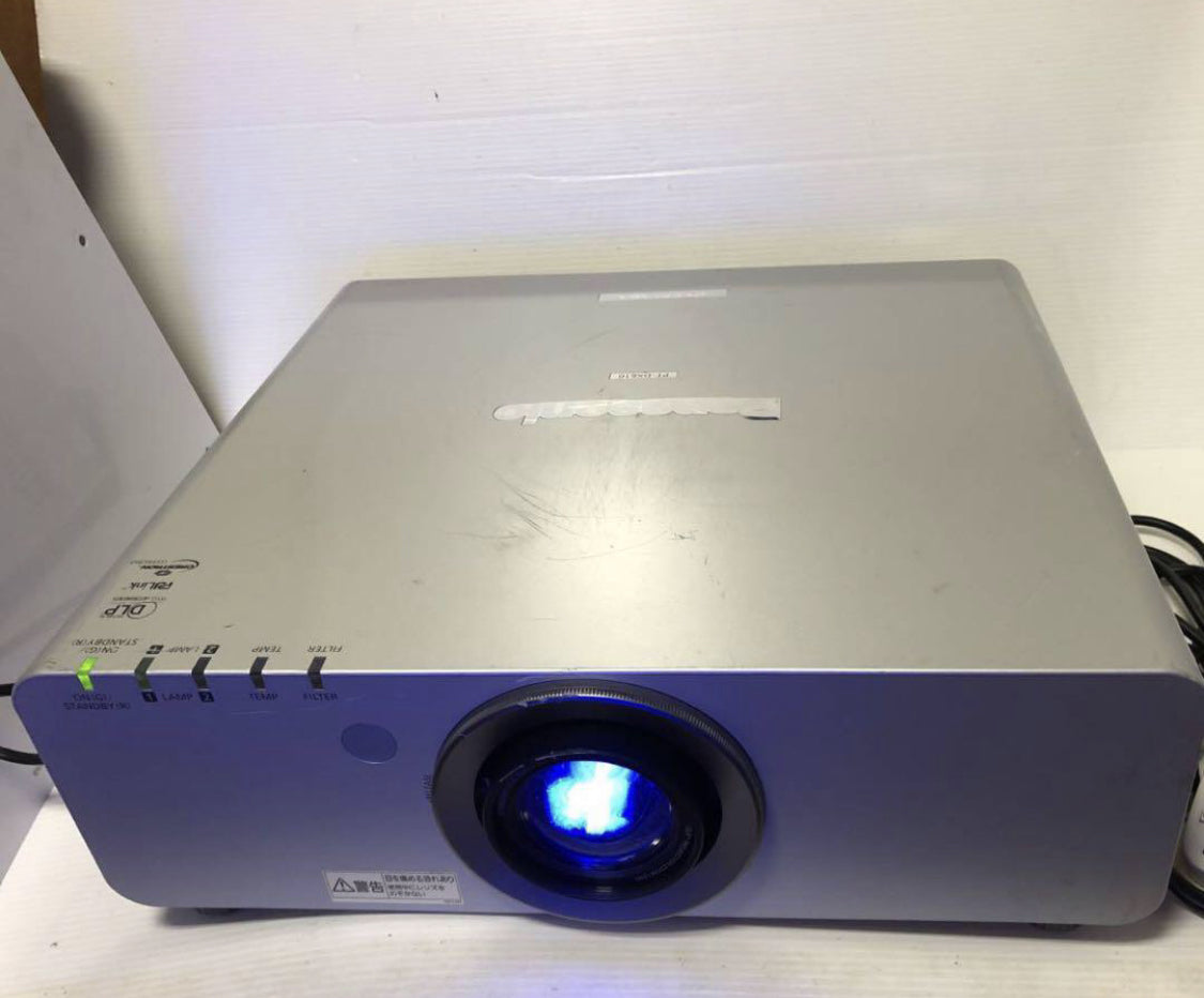 Panasonic PT-DX610S Projector 6500 Lumens HDMI 50-600 inch 586h Lamp Usage [x1131705933]