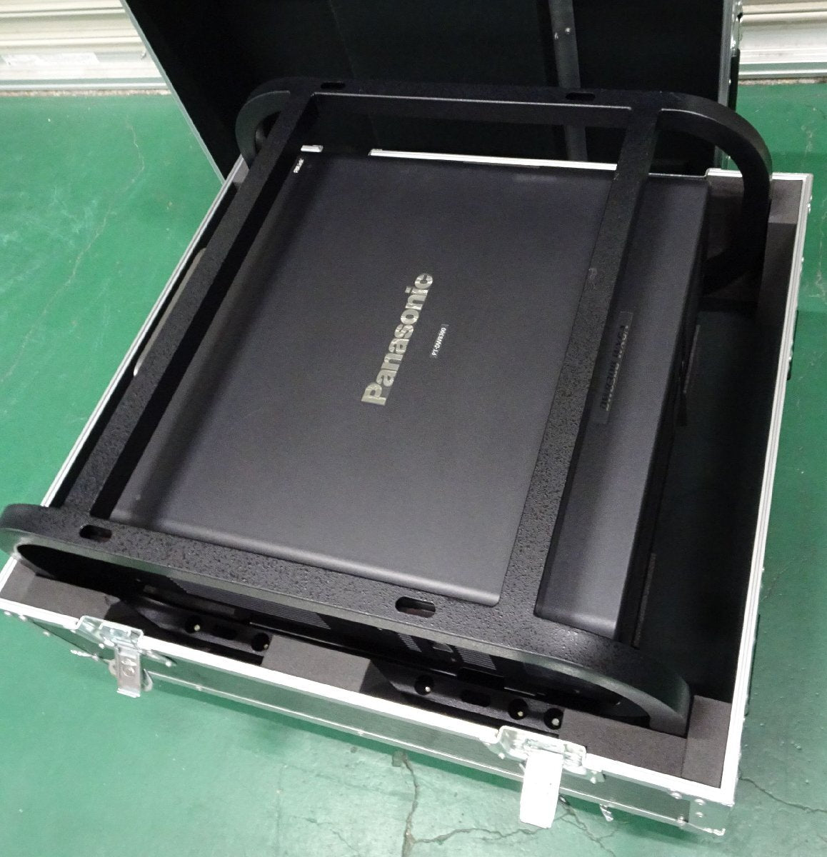 Panasonic PT-DW8300 9600lm 3-chip DLP Projector [v1215376663]