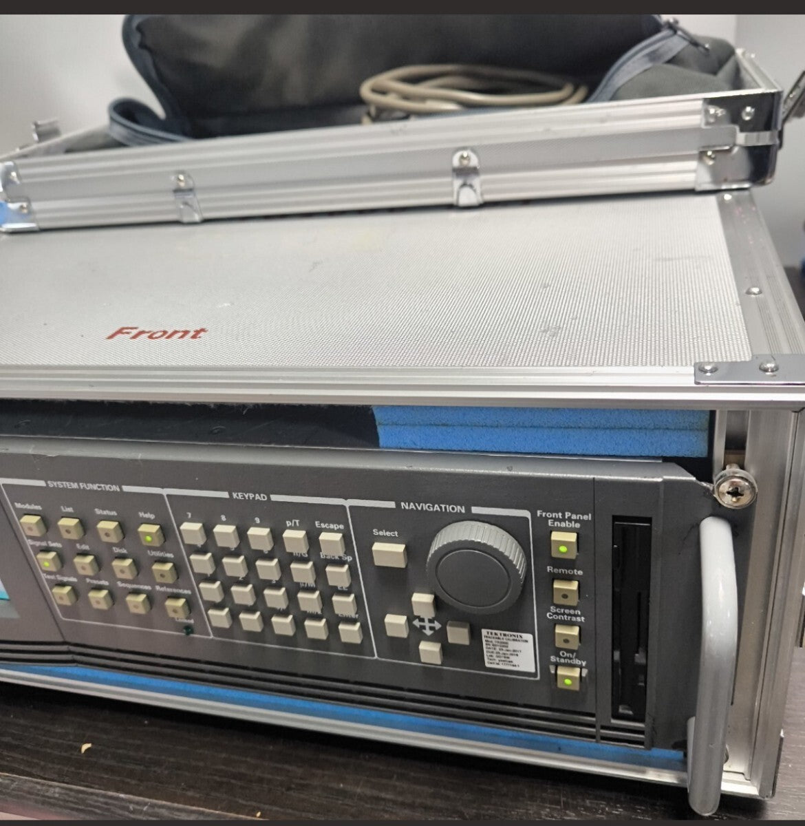 Tektronix TG2000 Signal Generation Platform with Transport Case [l1181470654]