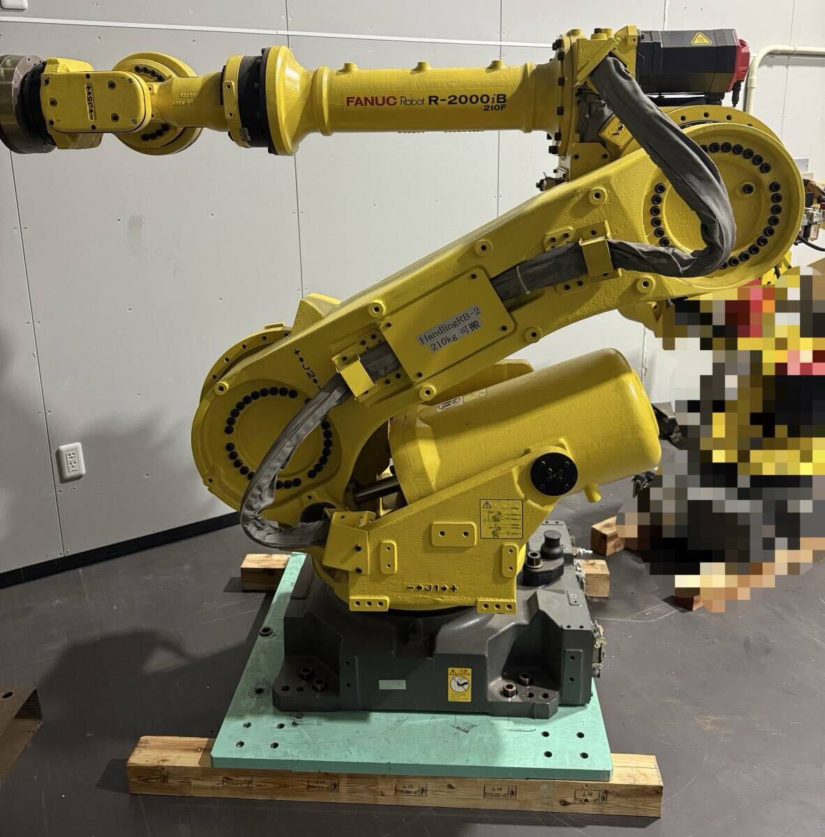 FANUC R-2000iB/210F Industrial Robot [p1238590093]