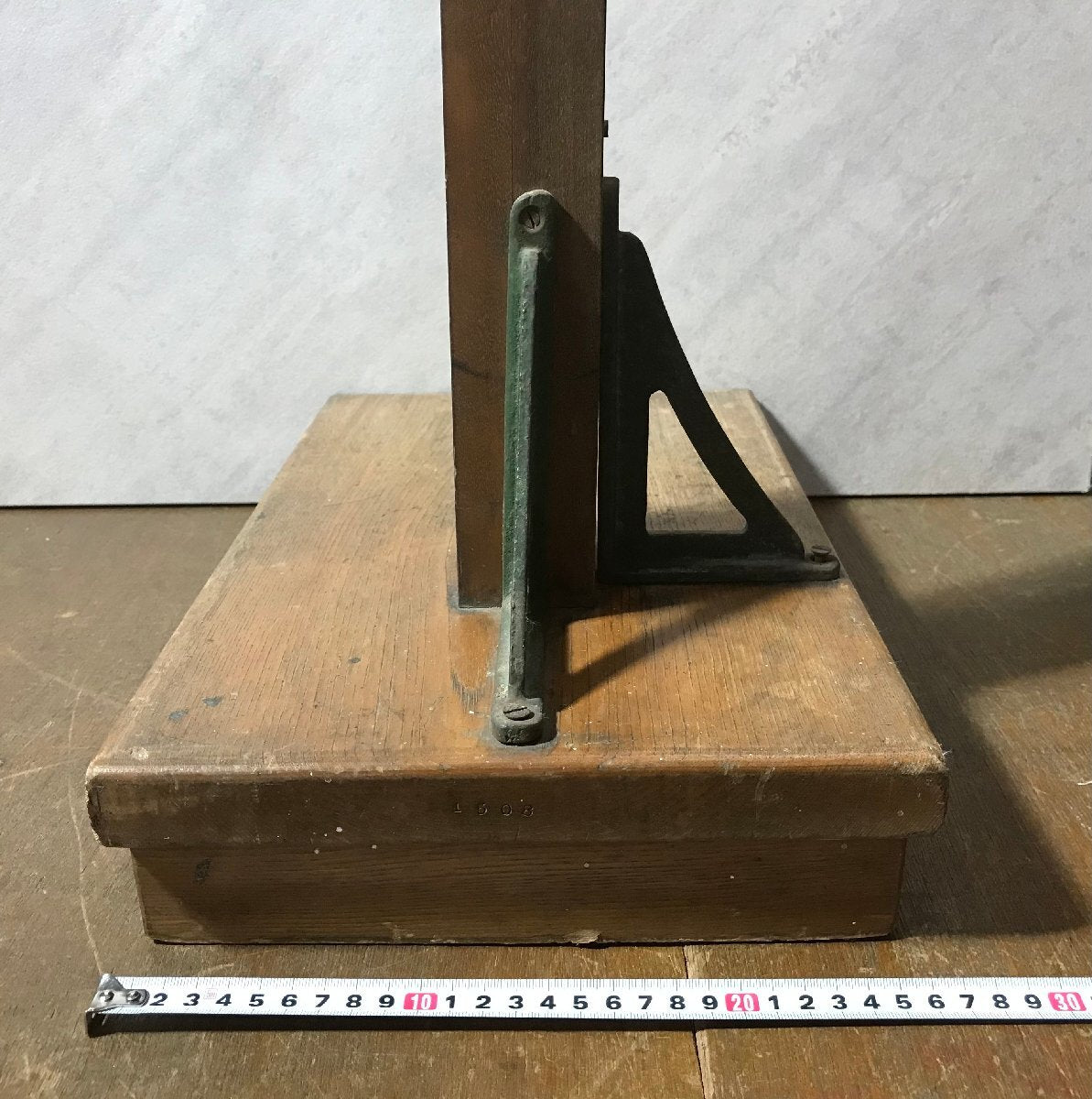 BA4008 Height Measuring Device Antique [m1249083113]