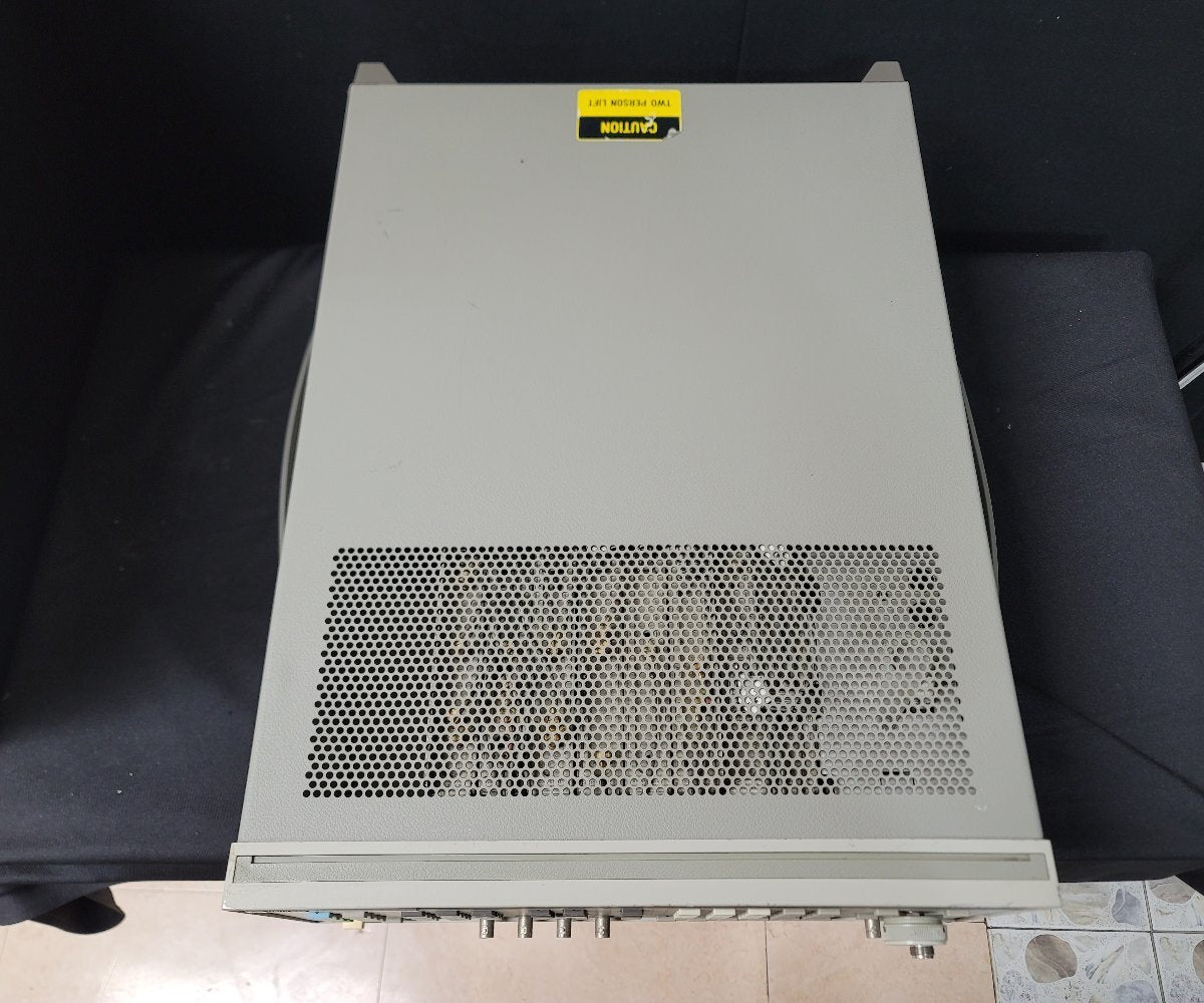 HP 8665B Synthesized Signal Generator 100kHz-6GHz [x1202106309]