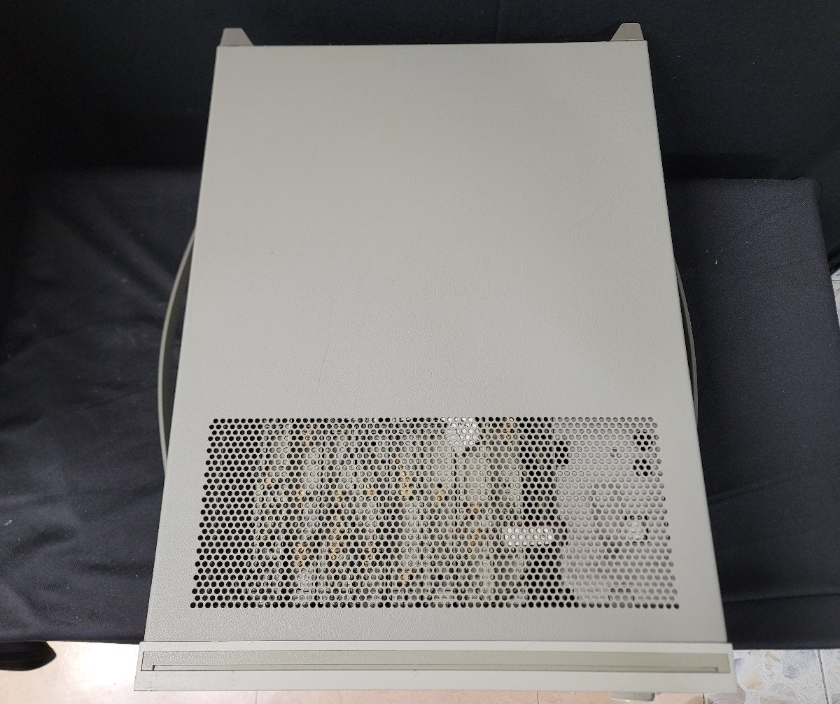 HP 8664A Synthesized Signal Generator 100kHz-3GHz [w1203474356]