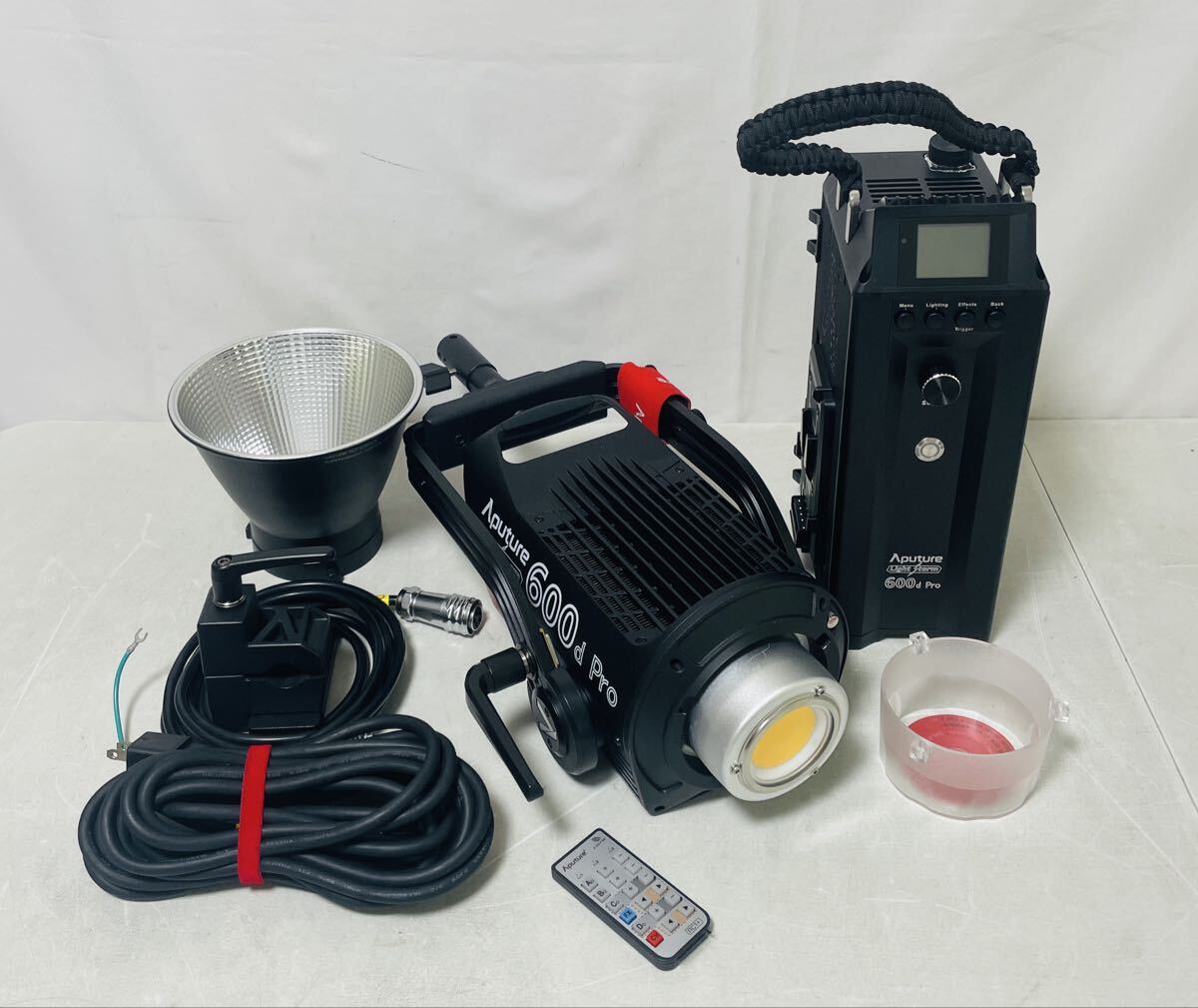 Aputure LS 600d Pro 600W LED Light with Carrying Case [u1238634614]