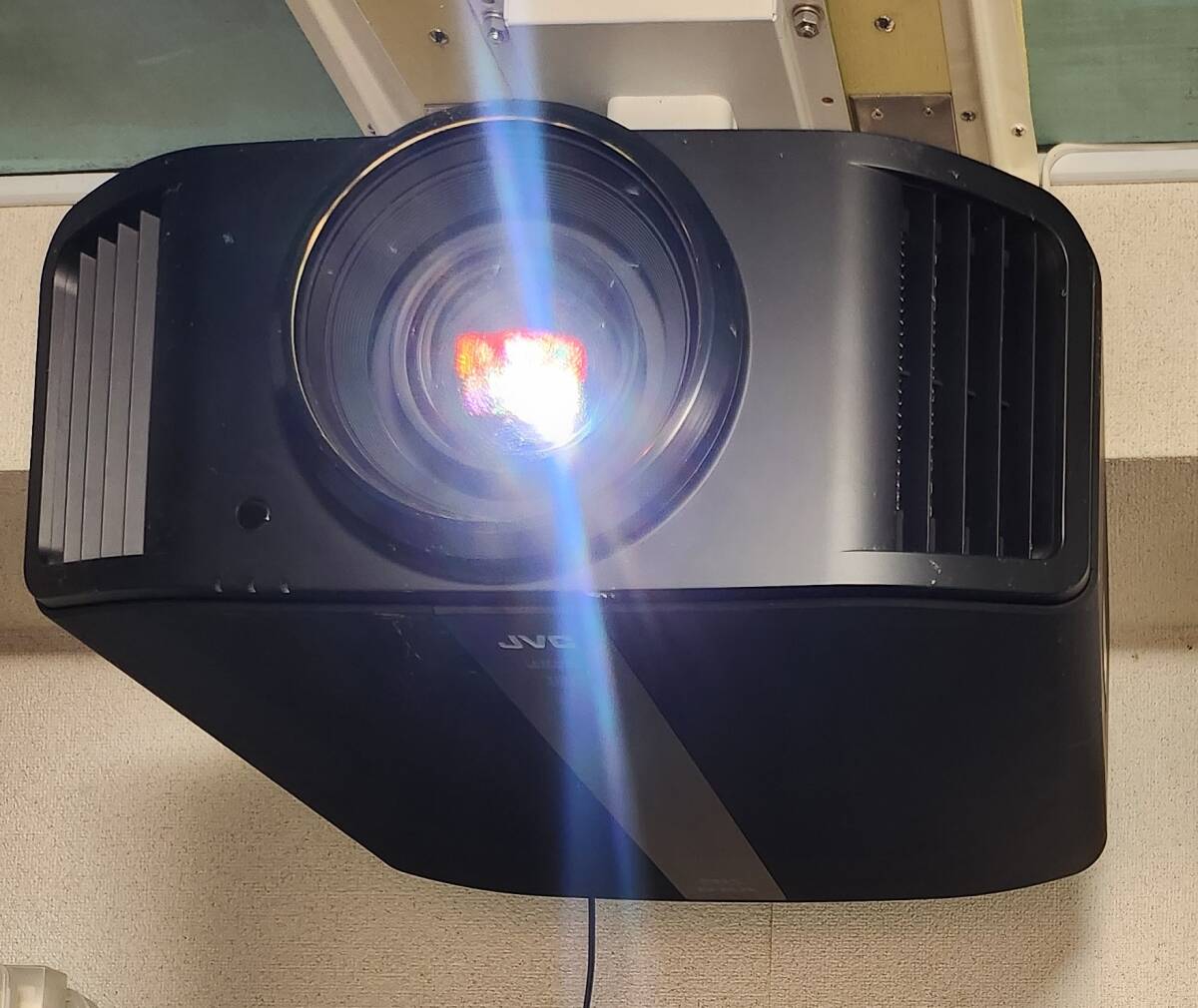 JVC DLA-V9R Projector 8K [v1242713849]