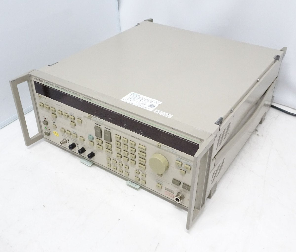Anritsu MG3633A Synthesized Signal Generator 0.01-2700MHz [n1215669032]