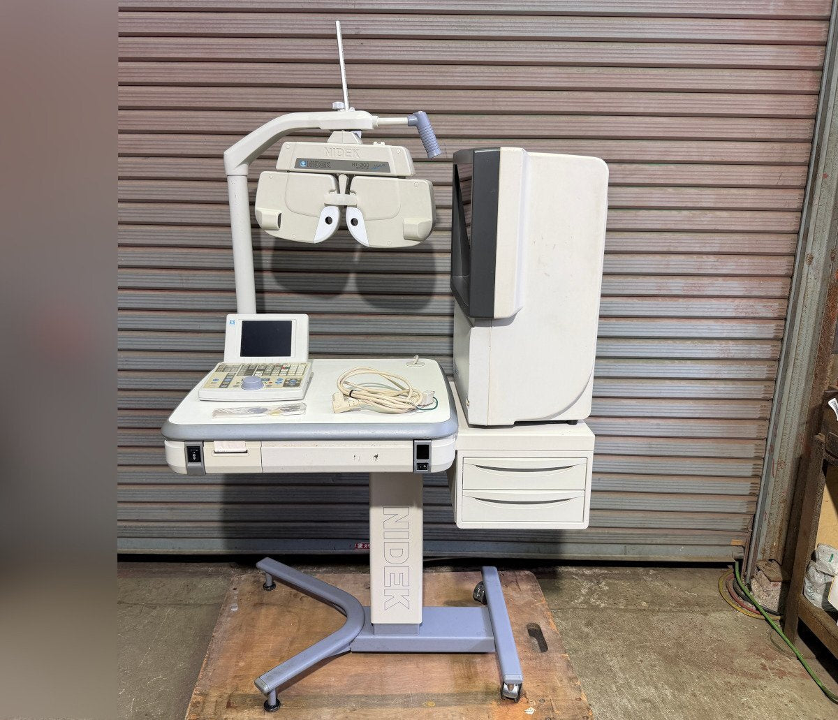 Nidek COS-550 Ophthalmic System RT-2100 Refractor SSC-330 Space Saving Chart [t1247952864]