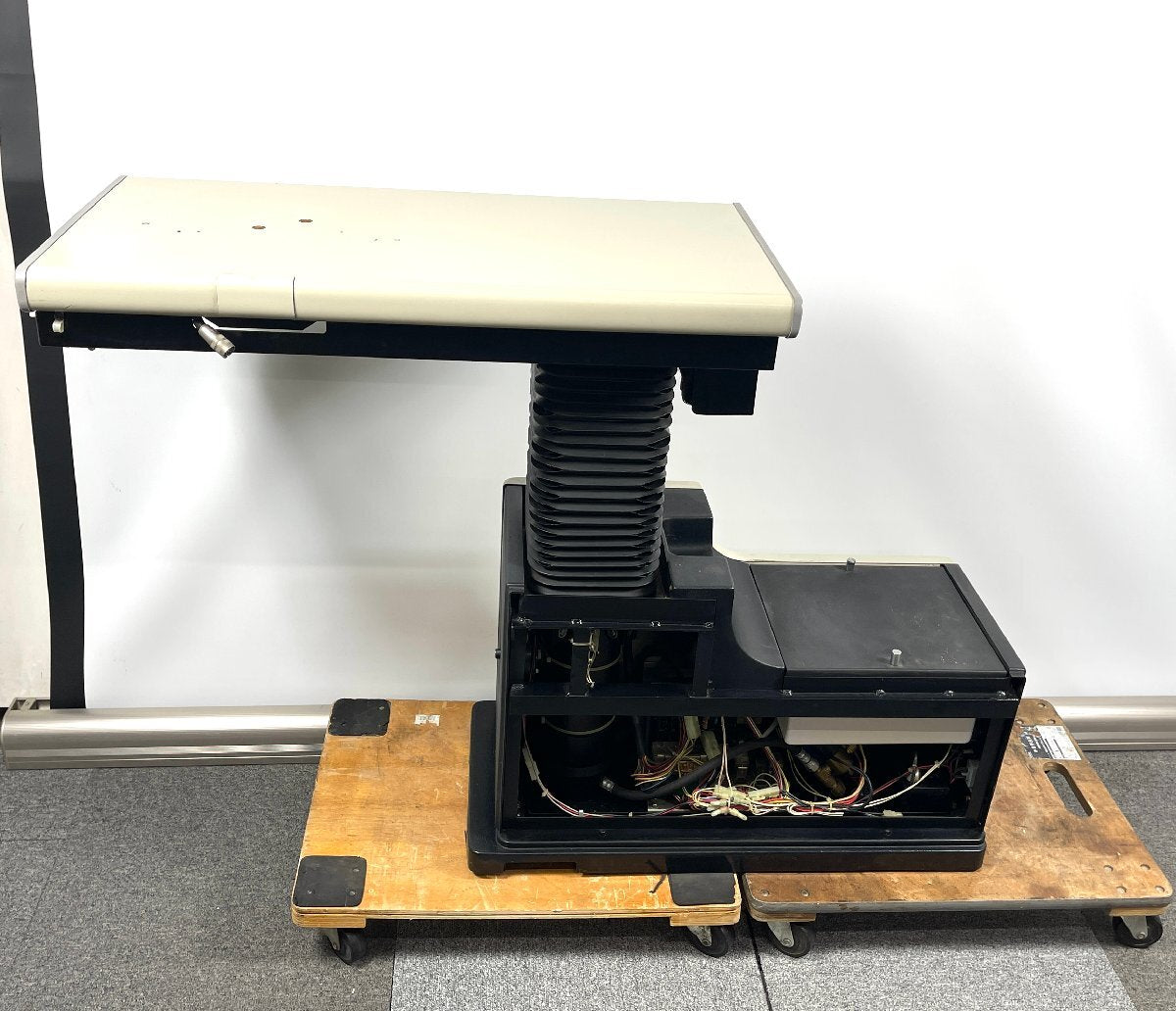Inami K-1485 K-1474 Sliding Table Electric Lift Chair Set [x1188654320]