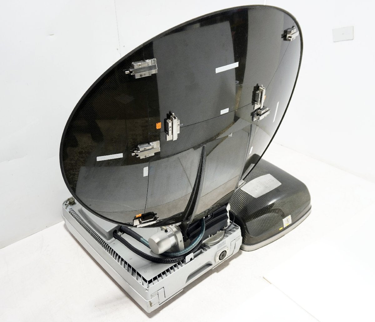 SWE-DISH IPT-E Suitcase Satellite Communication Terminal [l1231407938]