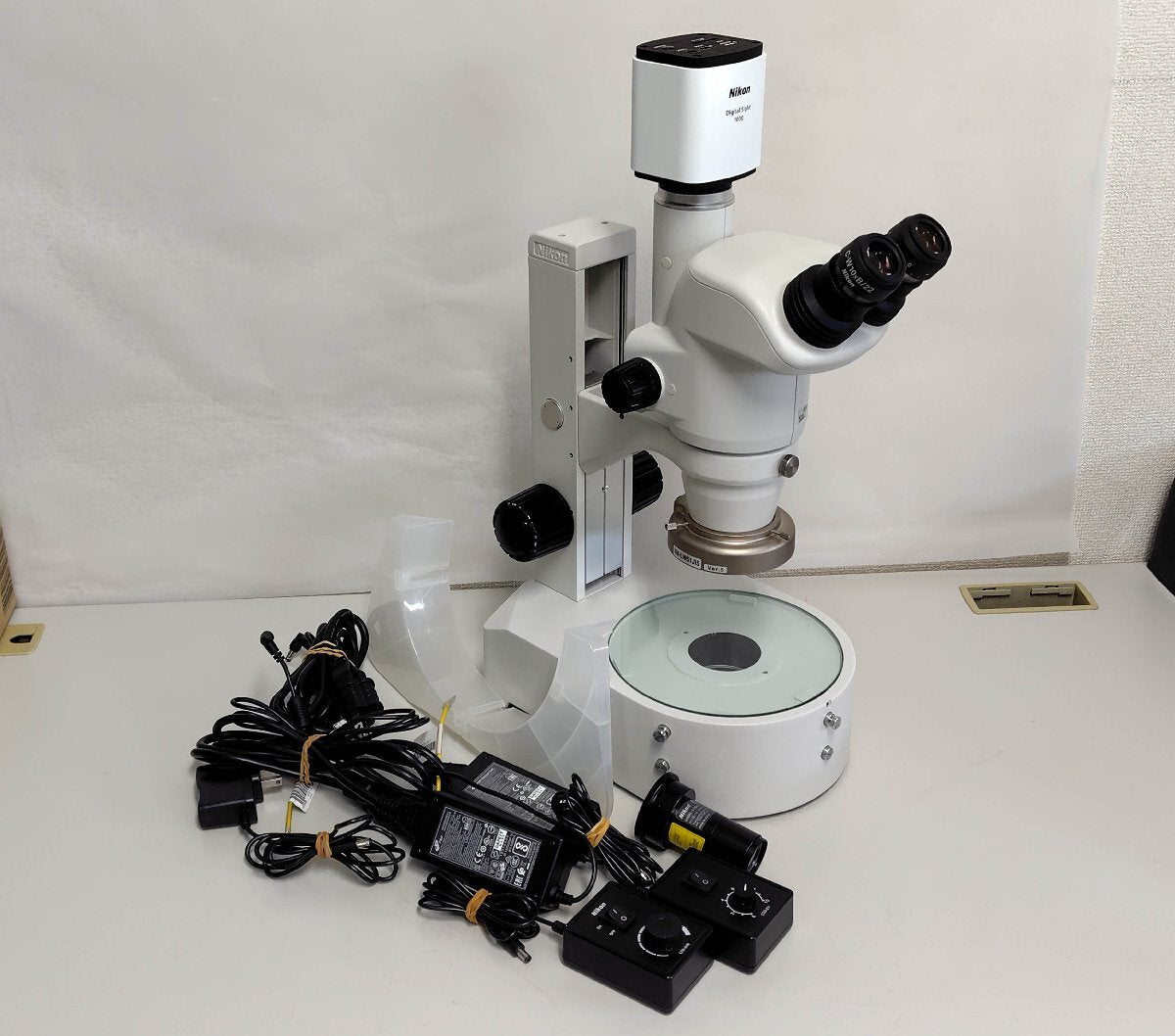 Nikon SMZ745T Stereo Microscope Digital Sight 1000 Camera C-W10×B/22 Eyepiece with Accessories [s1242172921]