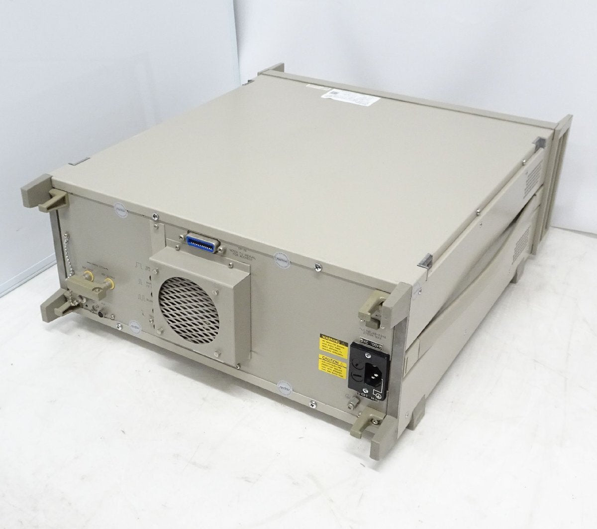 Anritsu MG3633A Synthesized Signal Generator 0.01-2700MHz [n1215669032]