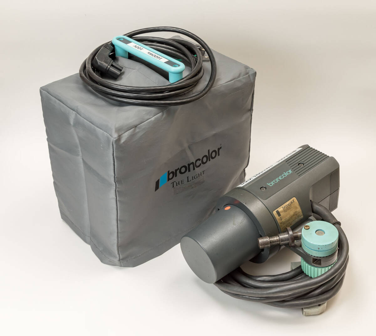 Broncolor Grafit A2 1600W Generator with Pulso 2 Head [r1236397644]