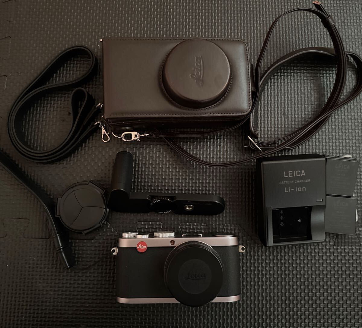 Leica X1 Digital Camera Silver [f1219050996]