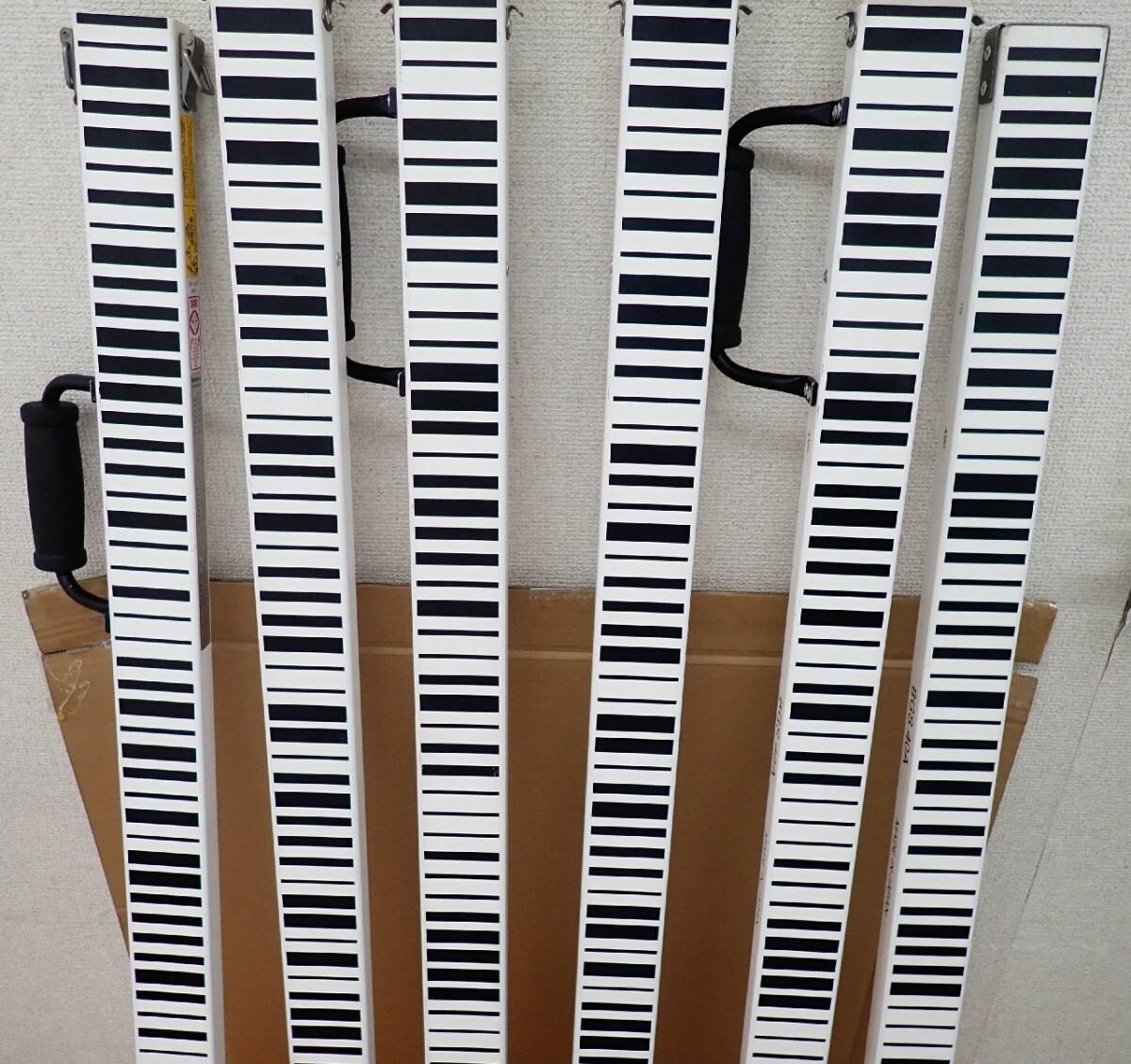 Sokia BGS40A Leveling Rod 2 Pieces Grade 2 Certified by Surveying Association [v1213080982]