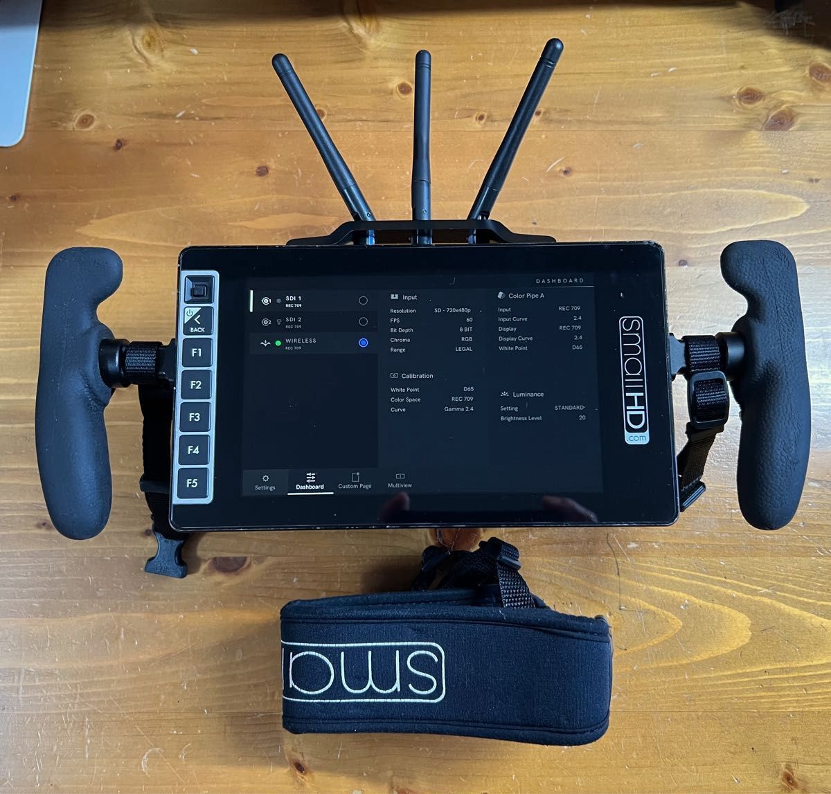 SmallHD 703 BOLT Wireless Monitor 7 inch with V-Mount and Case [z683095440]