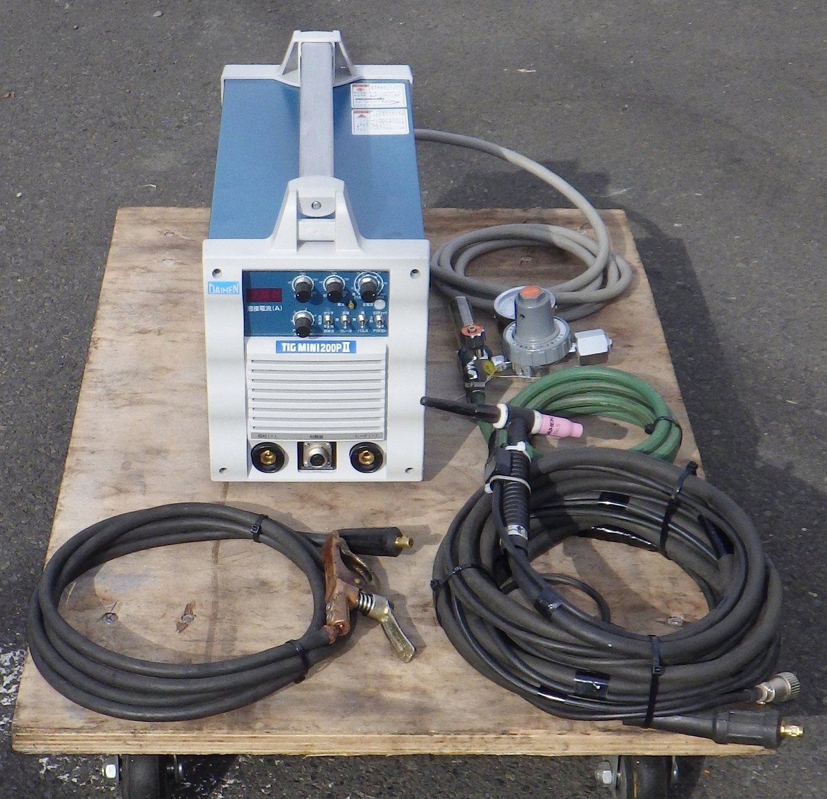 Daihen VRTPM-202 TIG Welder with Torch, Ground, Gas Regulator [s1207435963]