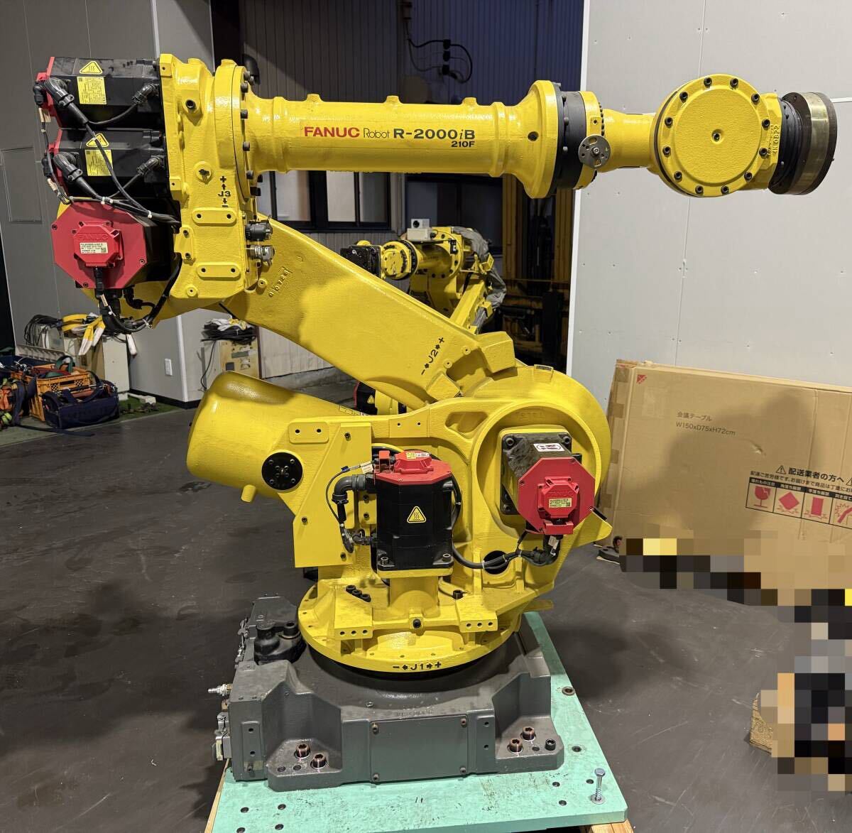 FANUC R-2000iB/210F Industrial Robot [p1238590093]