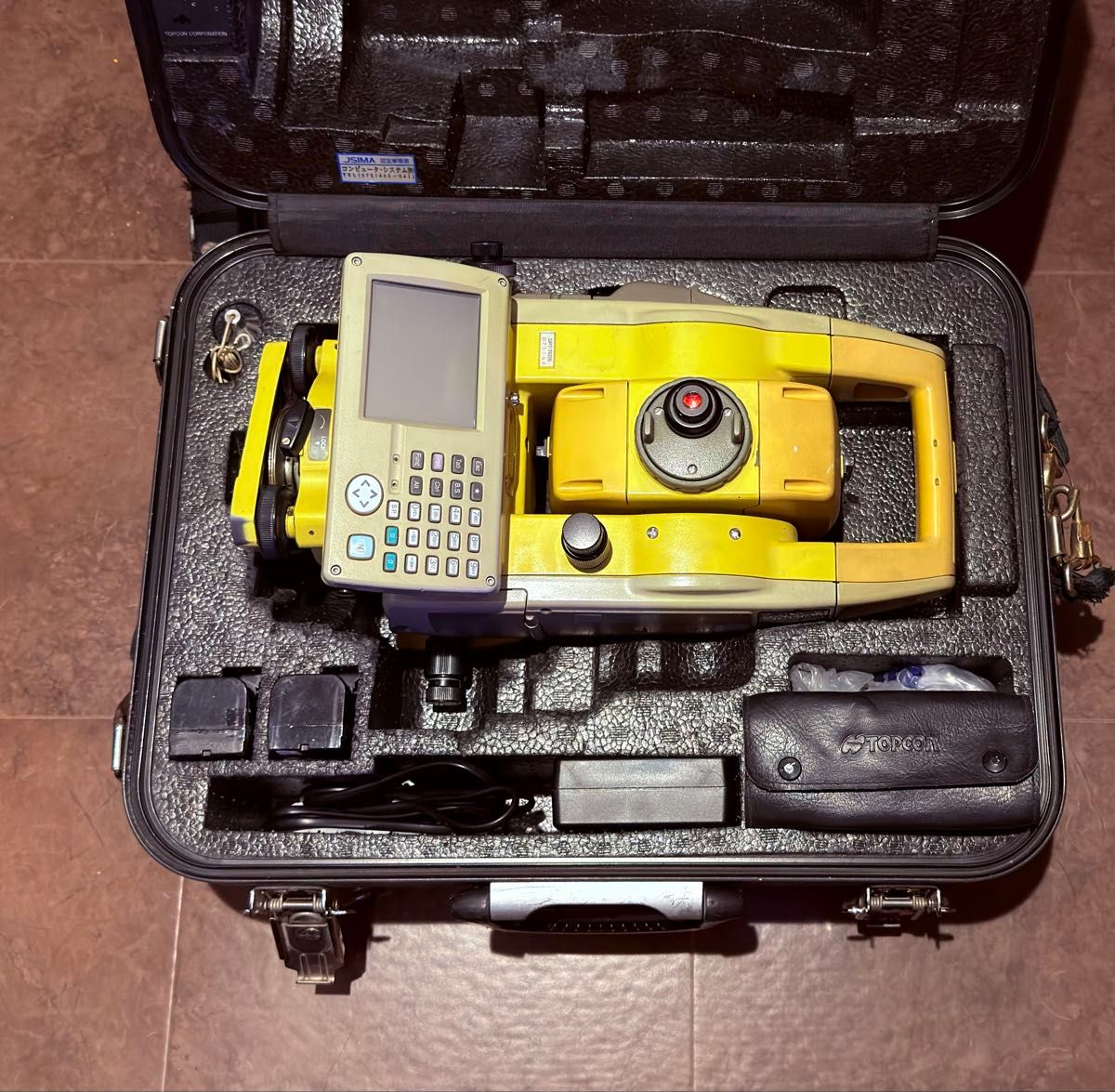 Topcon Total Station Surveying Equipment with Case [z712845028]