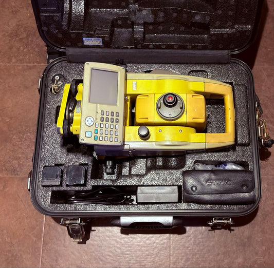 Topcon Total Station Surveying Equipment with Case [z712845028]