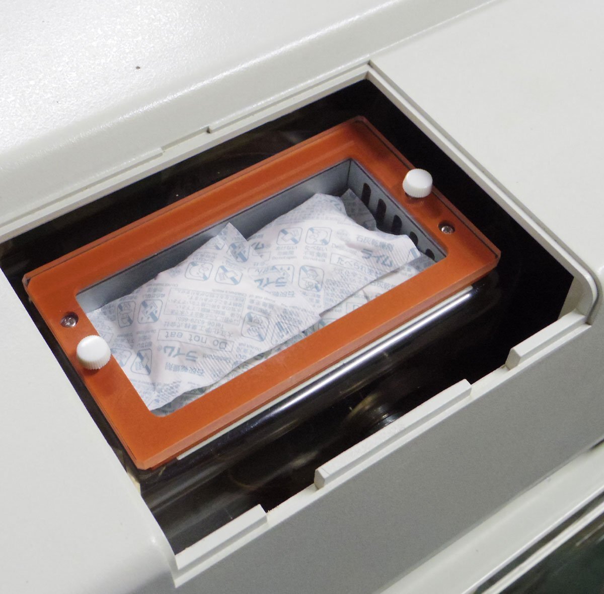 Shimadzu FTIR-8700 Fourier Transform Infrared Spectrophotometer [s1242139702]