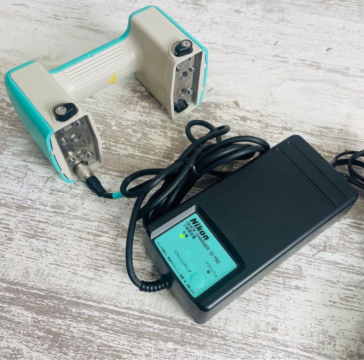 Nikon GF-402N Surveying Instrument with 2 Batteries and Hard Case [x1225125258]