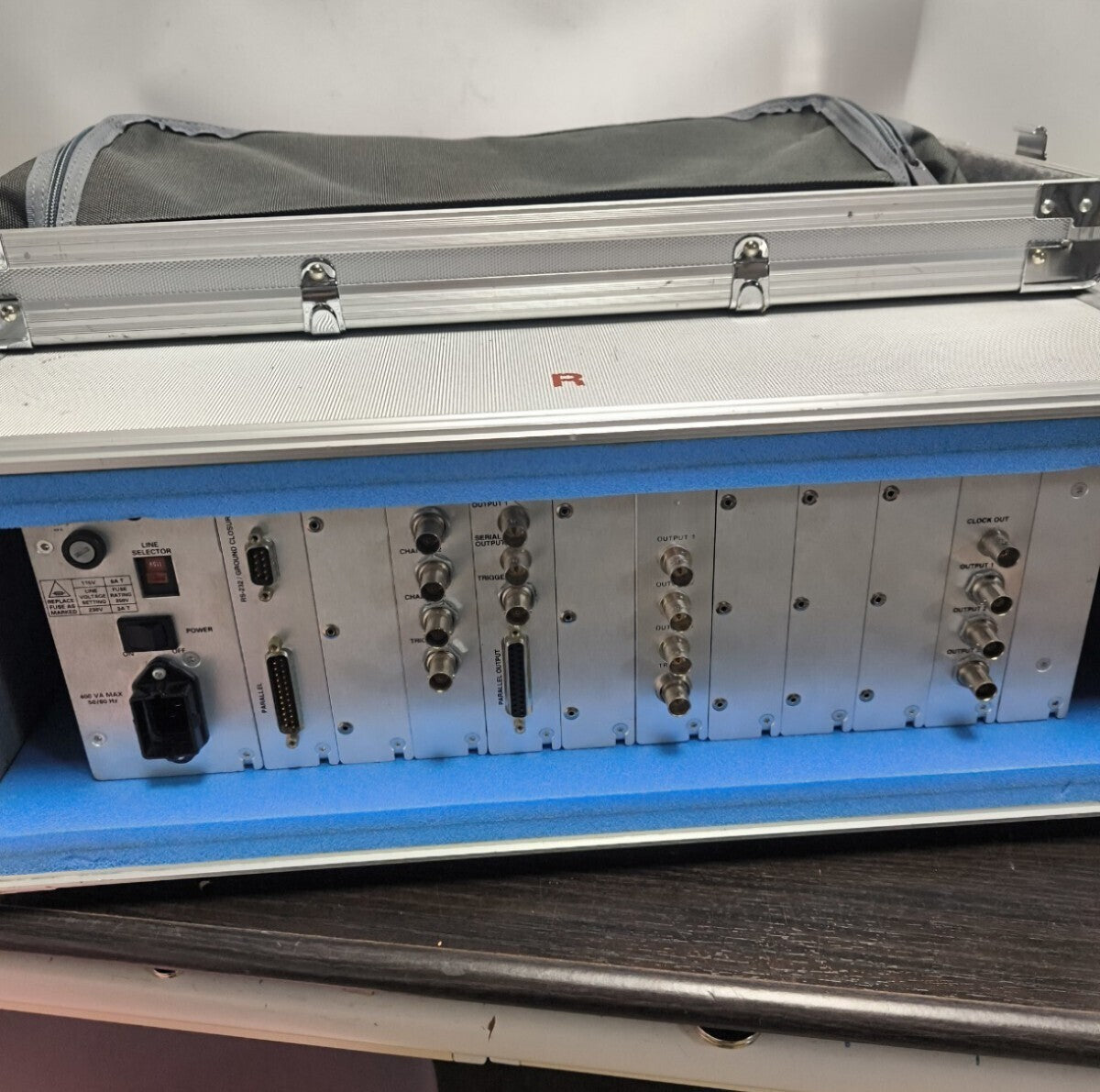 Tektronix TG2000 Signal Generation Platform with Transport Case [l1181470654]
