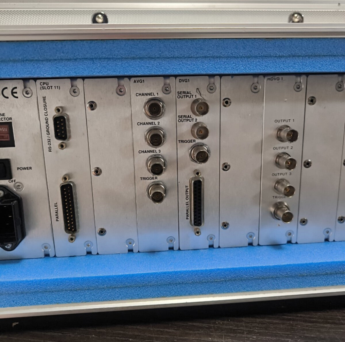 Tektronix TG2000 Signal Generation Platform with Transport Case [l1181470654]