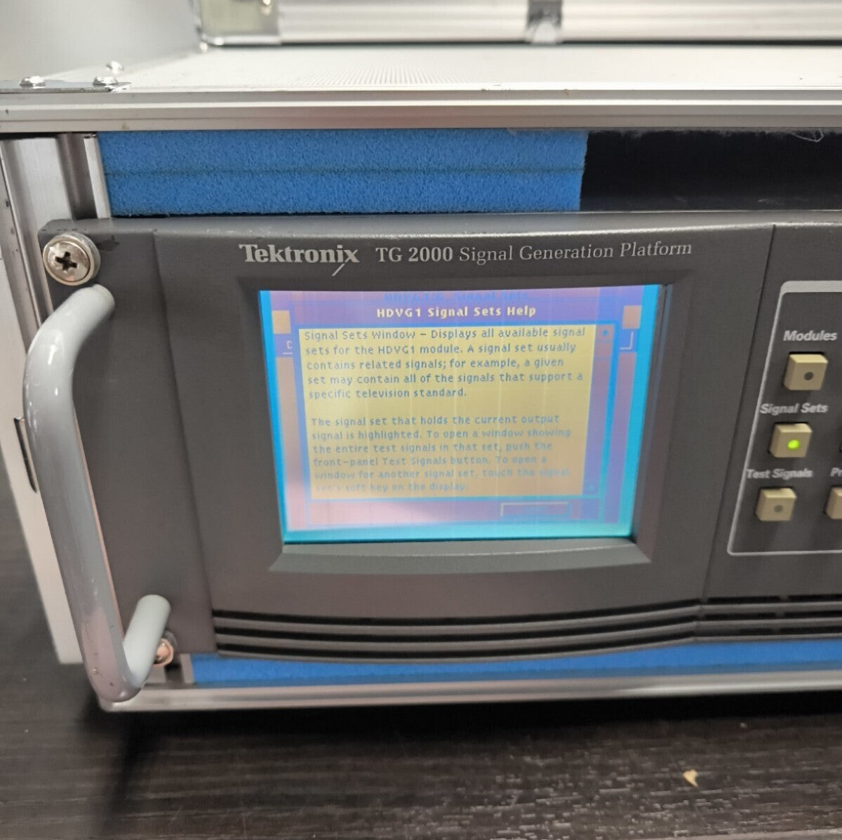 Tektronix TG2000 Signal Generation Platform with Transport Case [l1181470654]